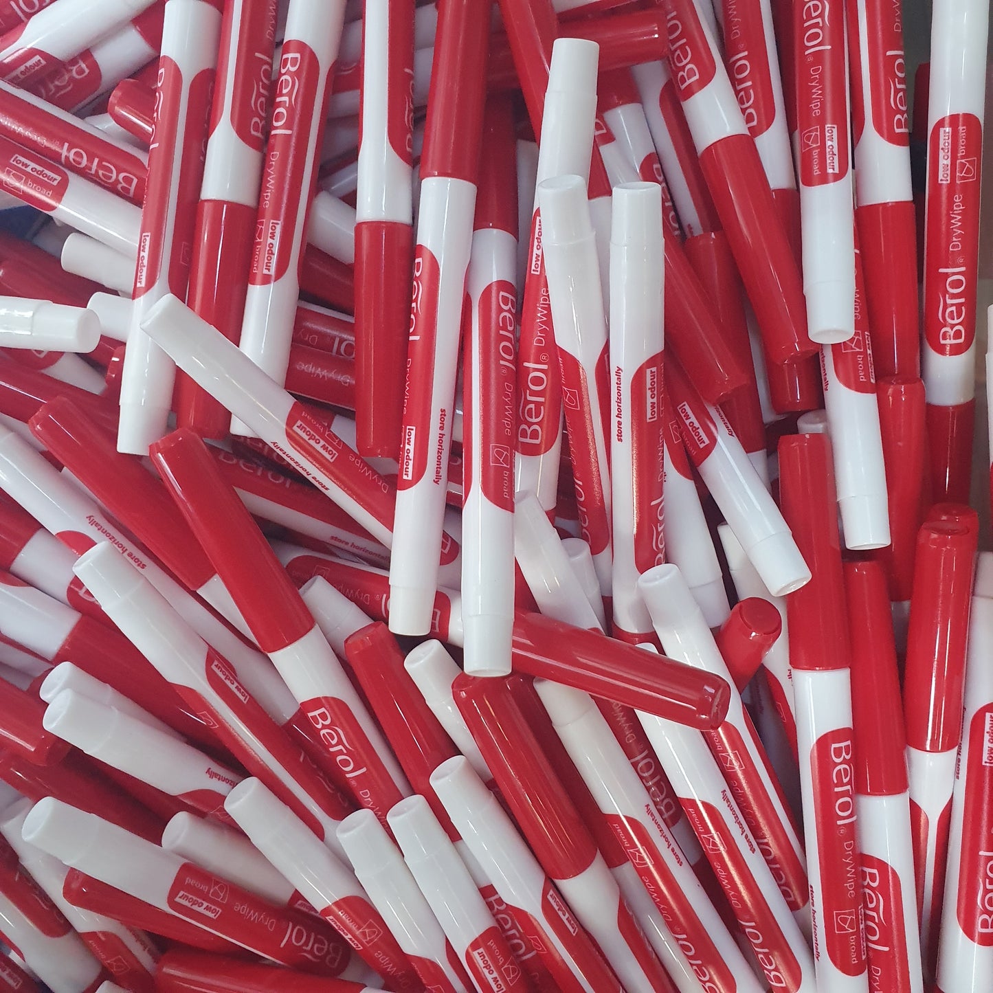 Berol Whiteboard Markers (Green or Red) - The Bargain Corner